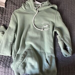 Hollister Women's Green Hoodie Sweater